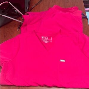 Figs Vivid Pink Scrub Set XL EUC